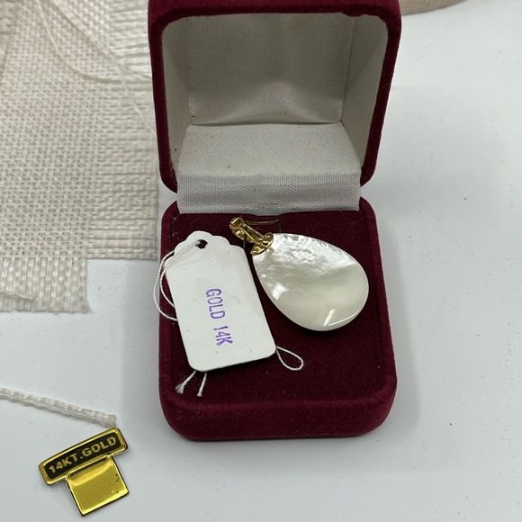 Genuine Vintage 14k Gold Mother-of-Pearl Teardrop Pendant, 7.1g, Stamped 14K - Picture 5 of 17